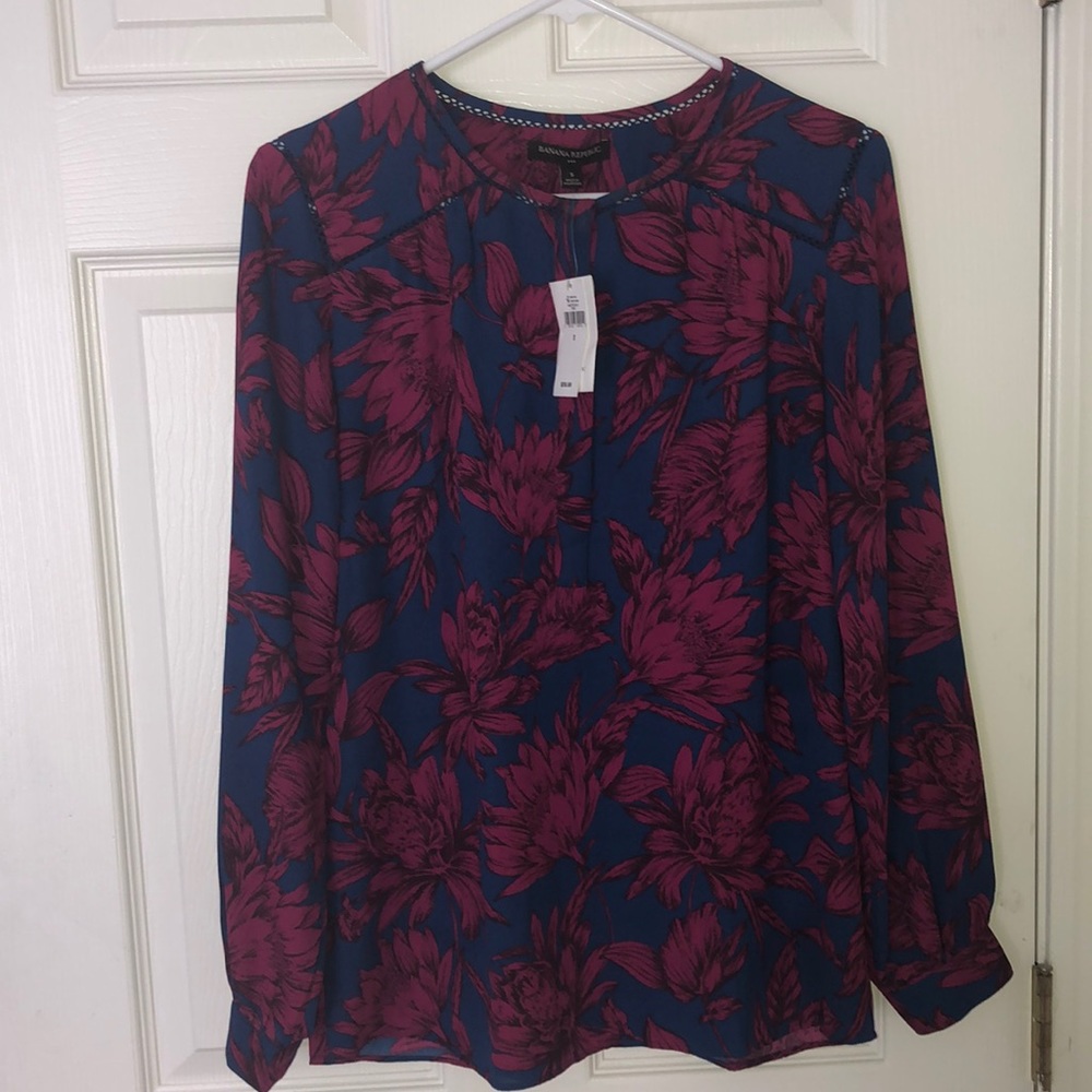 Banana Republic Full sleeve Blouse worth $59.99